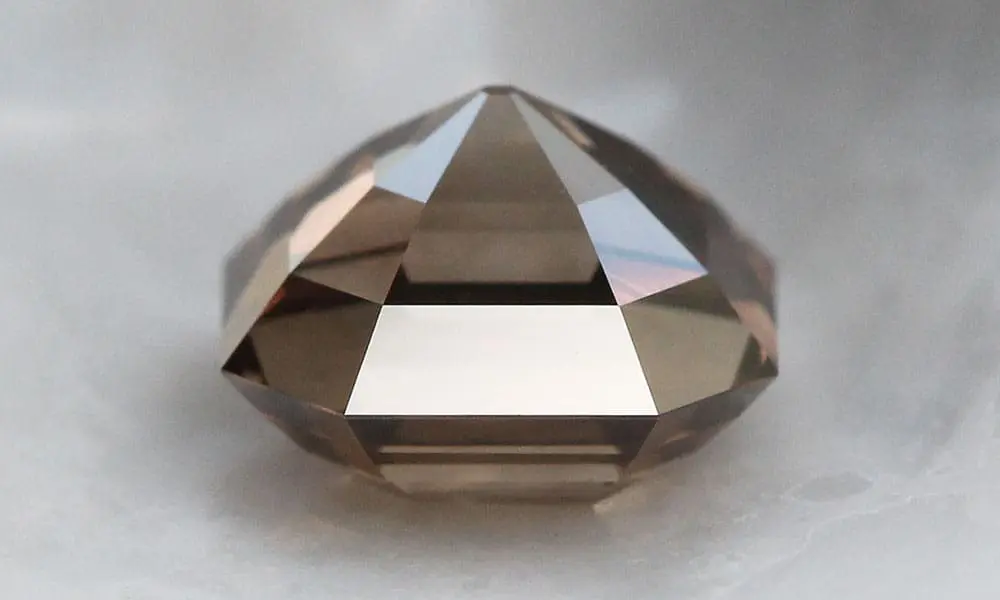 trapezoidal diamond facets