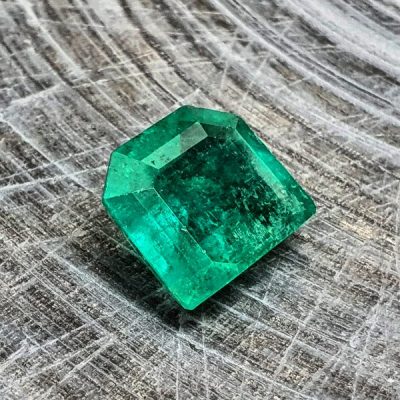 Reforming an antique Colombian emerald