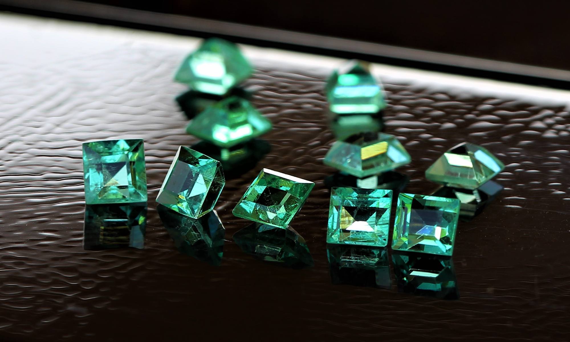 Vintage Emerald Carrés